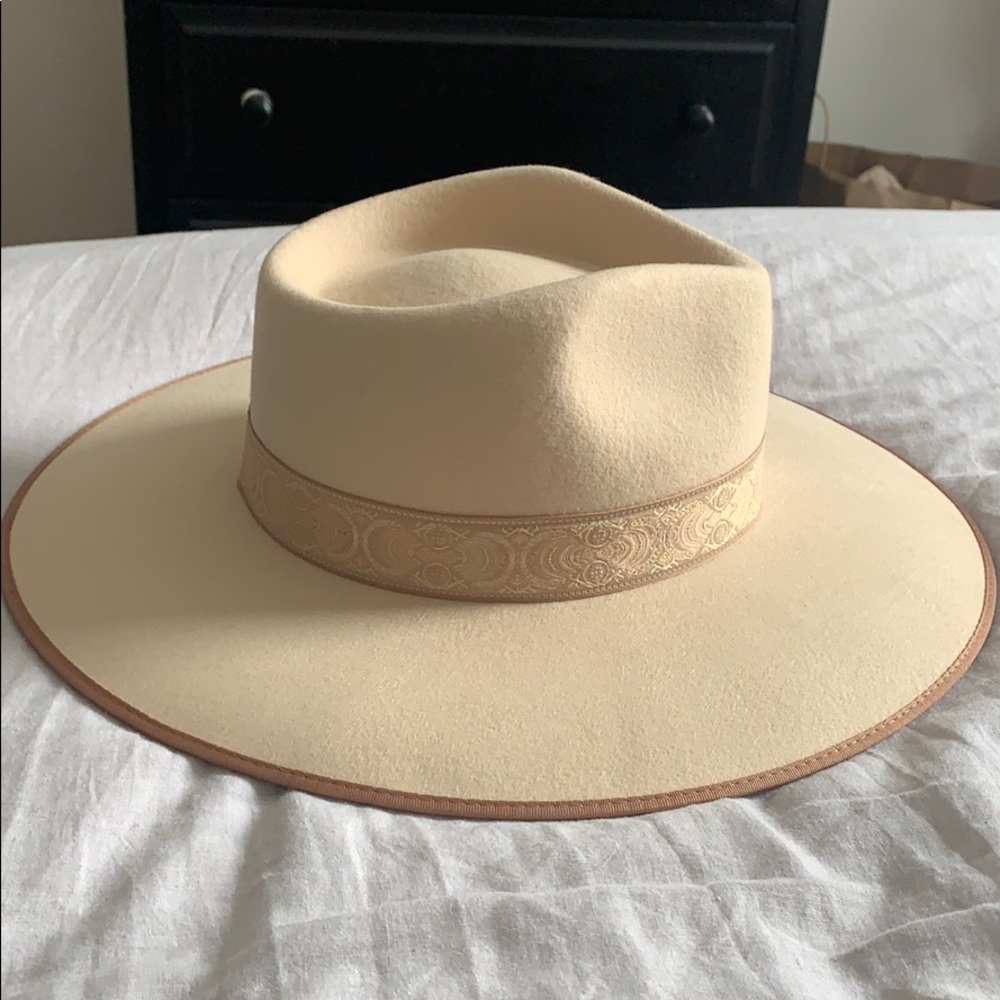Lack of color ivory rancher hat
